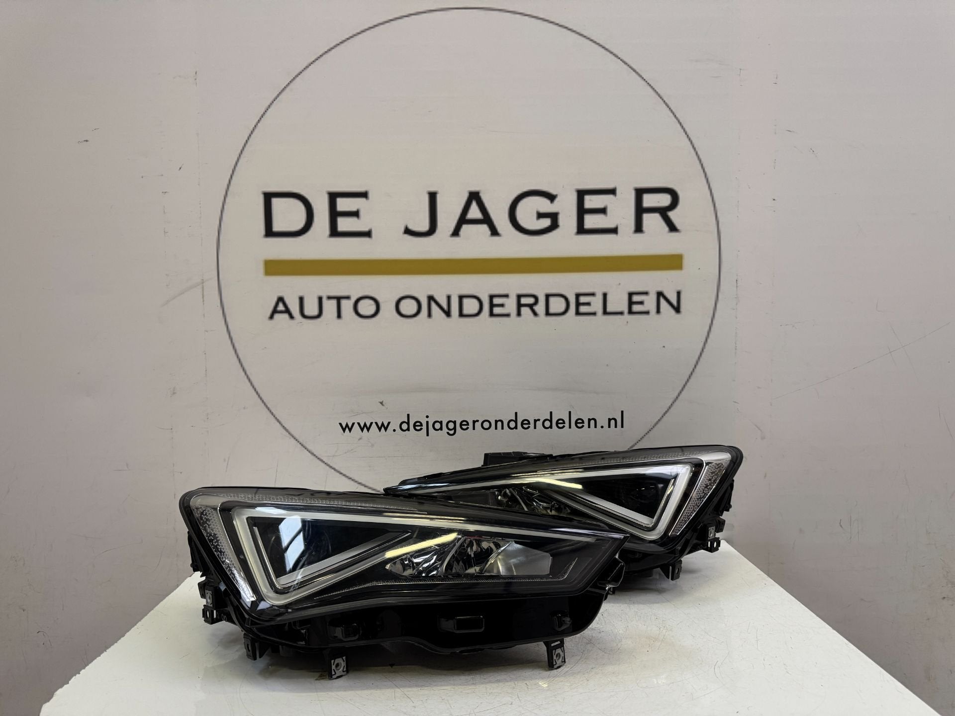 CUPRA FORMENTOR 5FG FULL LED KOPLAMP RECHTS 5FG941008F 2020-, Gebruikt, Autovia A-2, Km 585 585
08760  Martorell, ES, Ophalen of Verzenden