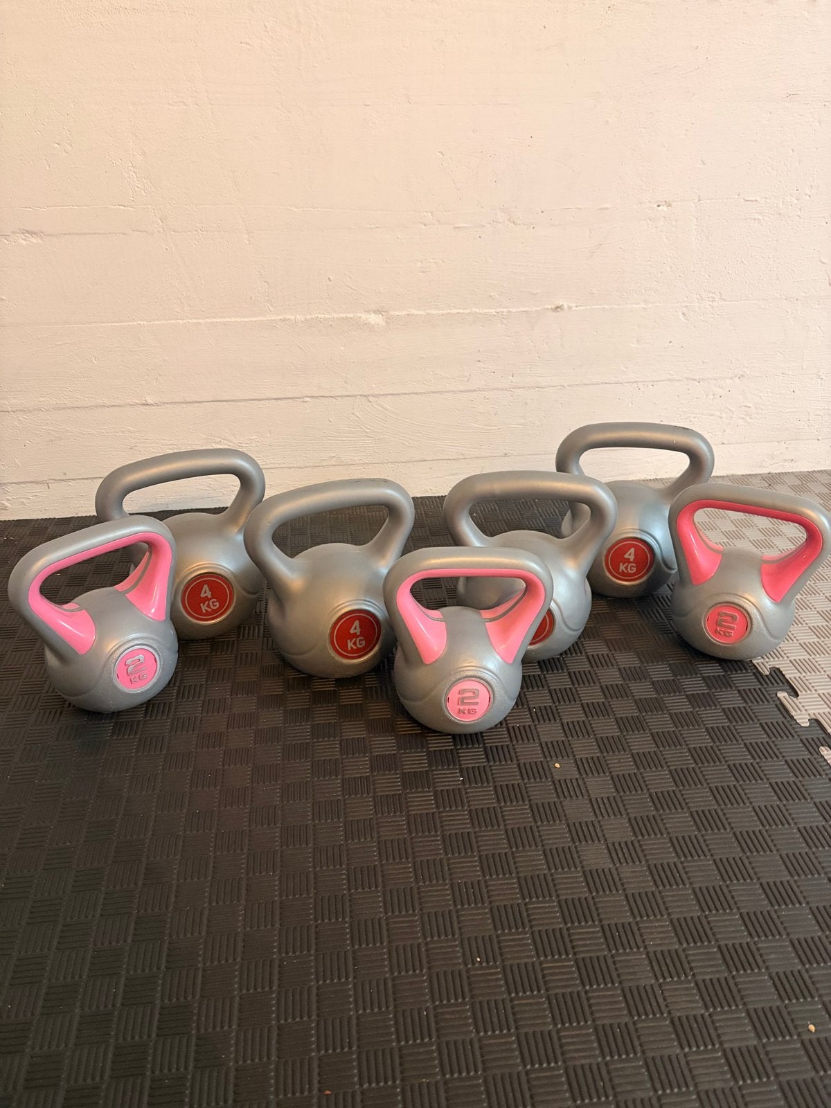 Kettlebells set - 2kg en 4kg, Sport en Fitness, Fitnessmaterialen, Ophalen, Gebruikt, Armen, Kettlebell