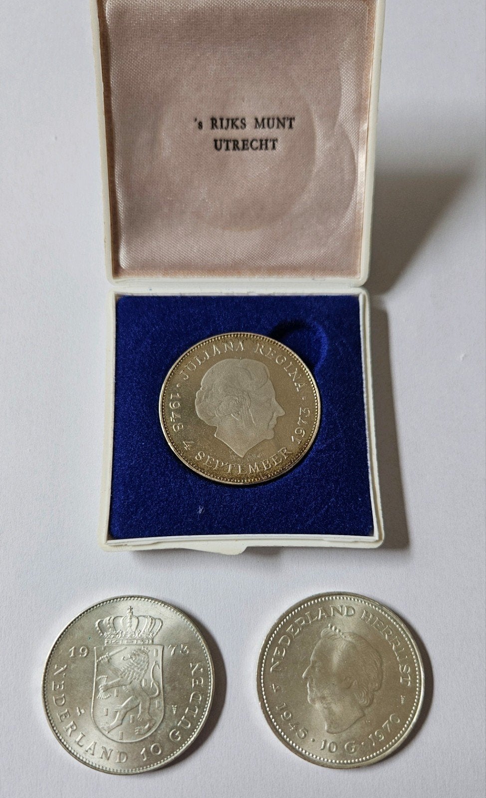 Zilveren Juliana 10 gulden munten (1970 & 1973), Koningin Juliana, Setje, Ophalen of Verzenden, Geboorte of Huwelijk