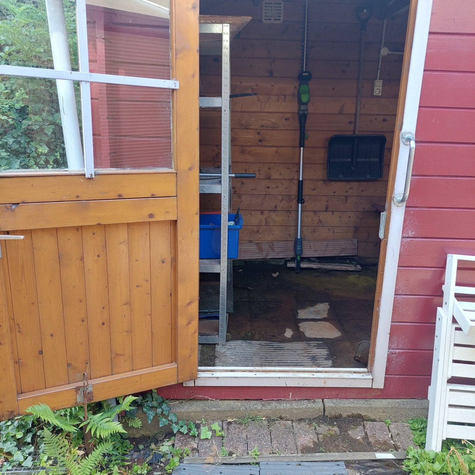 Houten schuur (zelf afbreken) met raam en deķur, Tuin en Terras, Ophalen, 250 tot 500 cm, Schuur, 1 raam