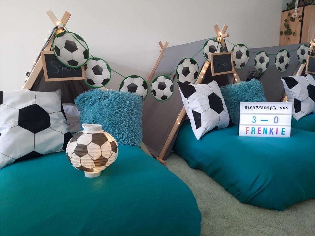 Voetbal /Tipi slaapfeestje /kinderfeestje / tipitent, Ophalen, Zo goed als nieuw, Verjaardag