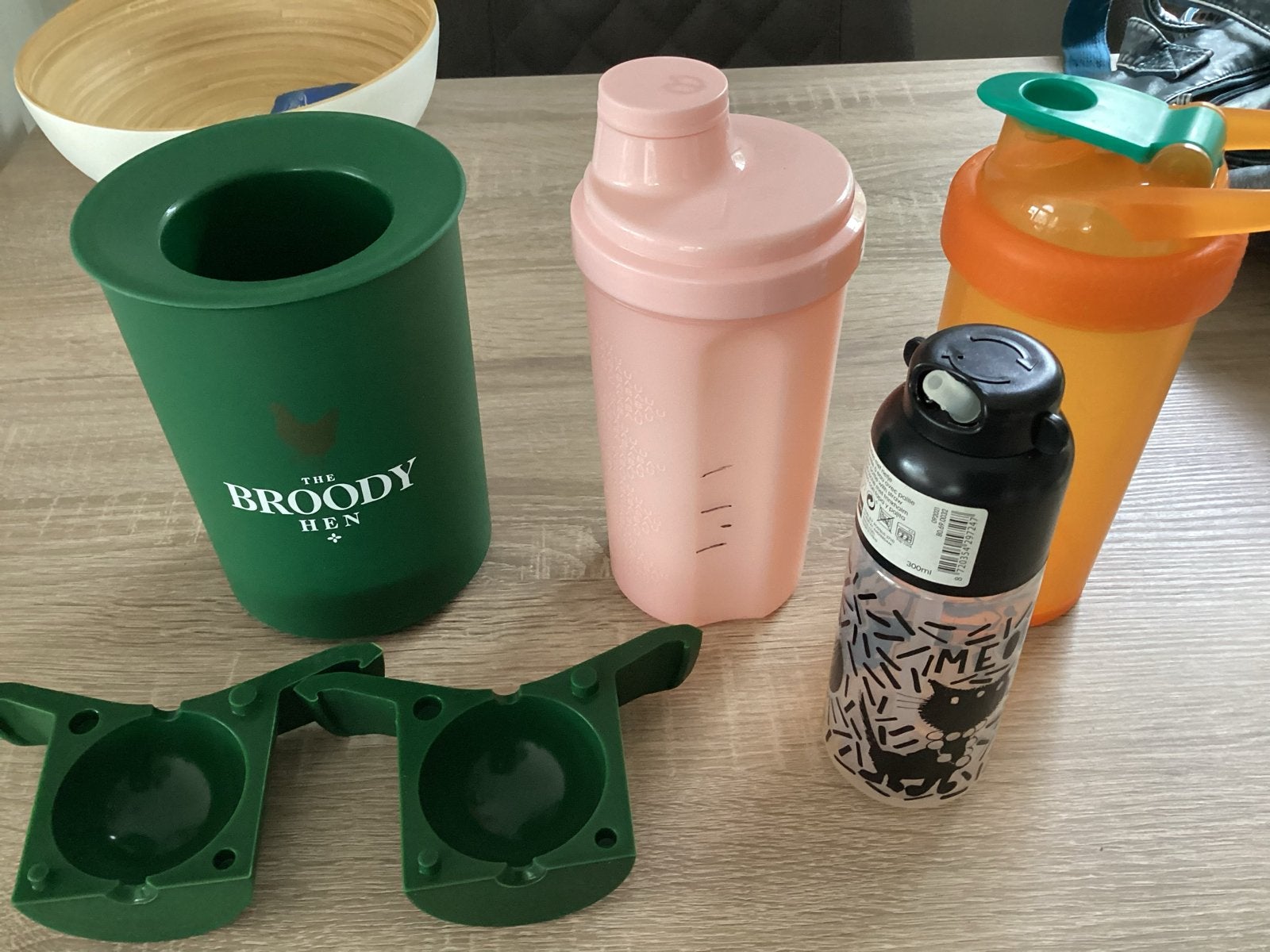 Diverse drinkflessen en shaker - Zo goed als nieuw, Ophalen of Verzenden, Zo goed als nieuw