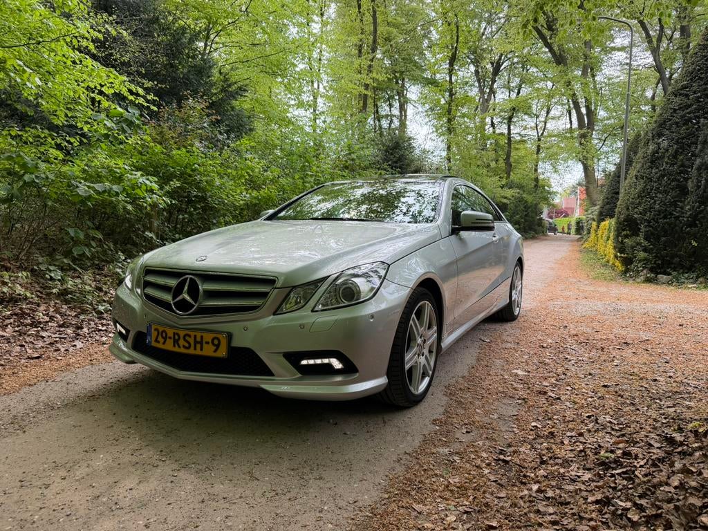 Mercedes-Benz E-Klasse 1.8 E250 CGI Coupe AUT 2011 Grijs, Euro 5, 1800 kg, Zwart, 4 cilinders