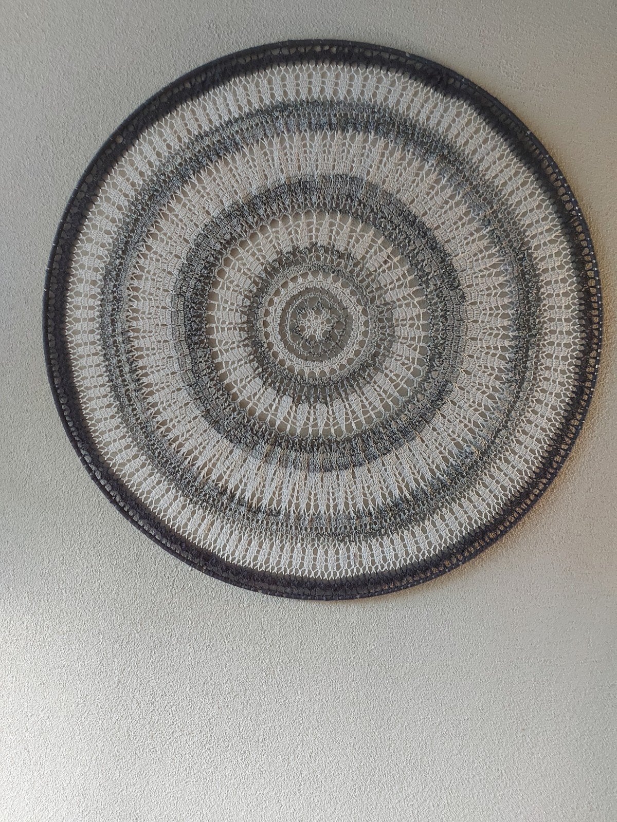 Deze prachtige, handgehaakte mandala heeft een indrukwekkend, Ophalen of Verzenden, Nieuw