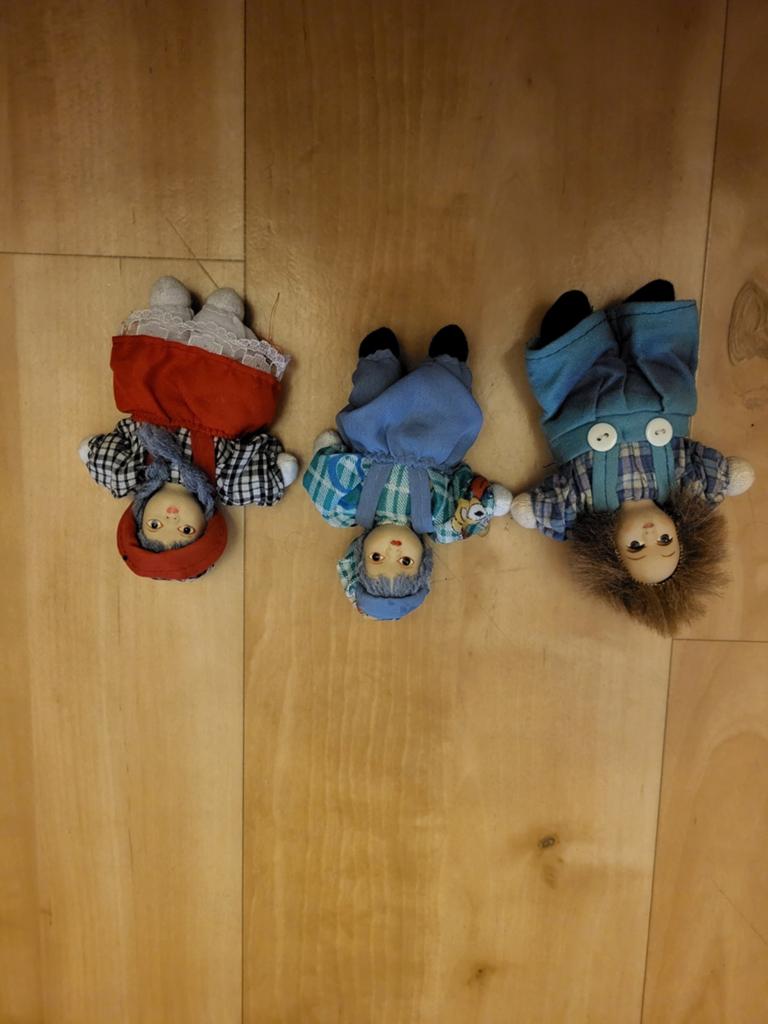 3 kleine porseleine poppetjes, Verzamelen, Poppen, Ophalen of Verzenden, Zo goed als nieuw, Pop