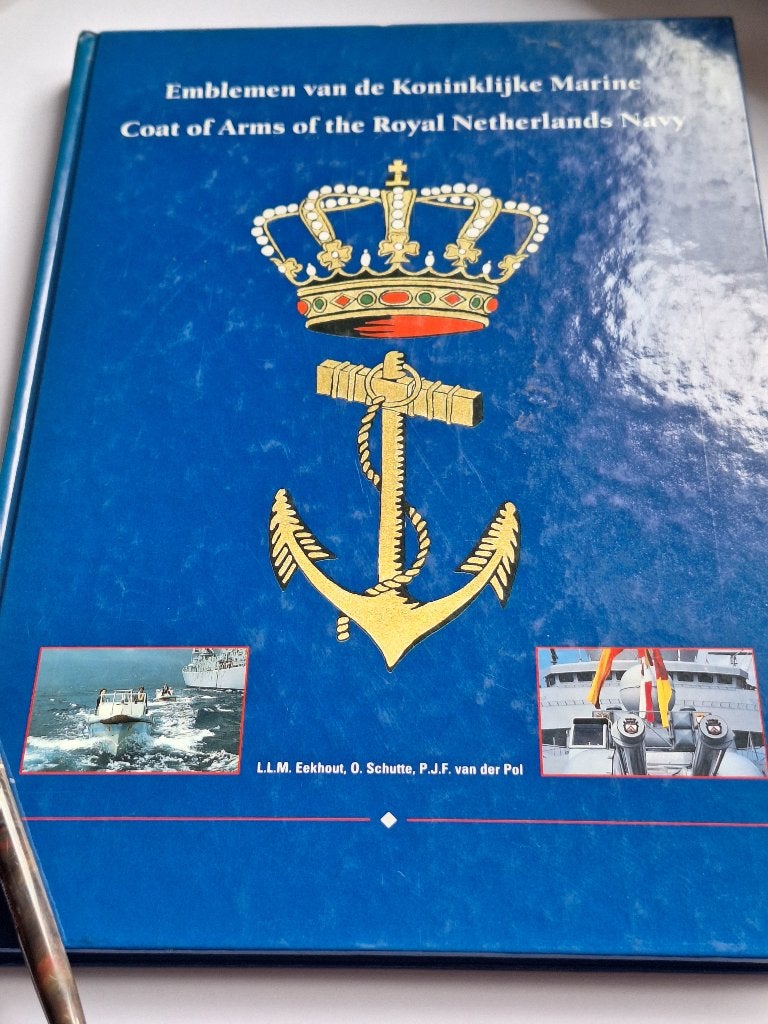 Emblemen van de Koninklijke Marine - L.L.M. Eekhout e.a., Gelezen, L.L.M. Eekhout, O. Schutte, P.J.F. van der Pol, Marine, Ophalen of Verzenden