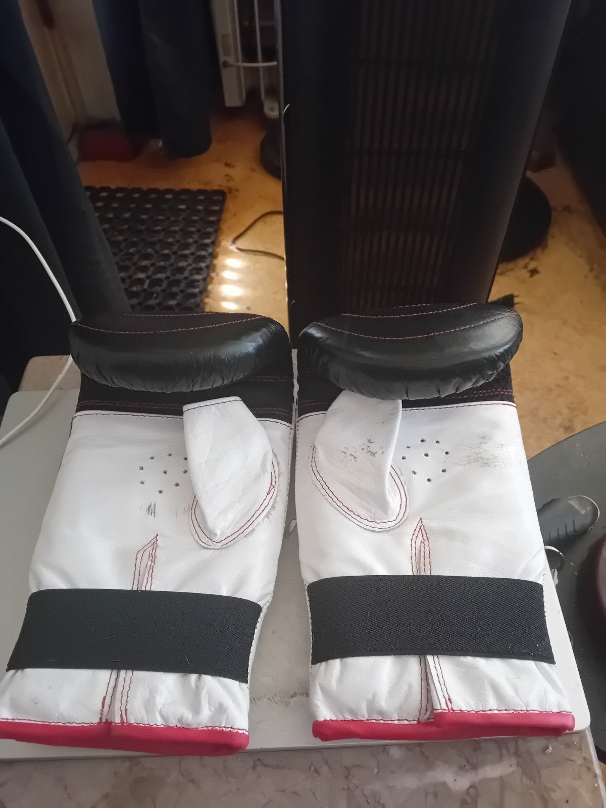 Lonsdale bokshandschoenen - Wit/Zwart/Rood, Ophalen of Verzenden, Gebruikt, Bokshandschoenen