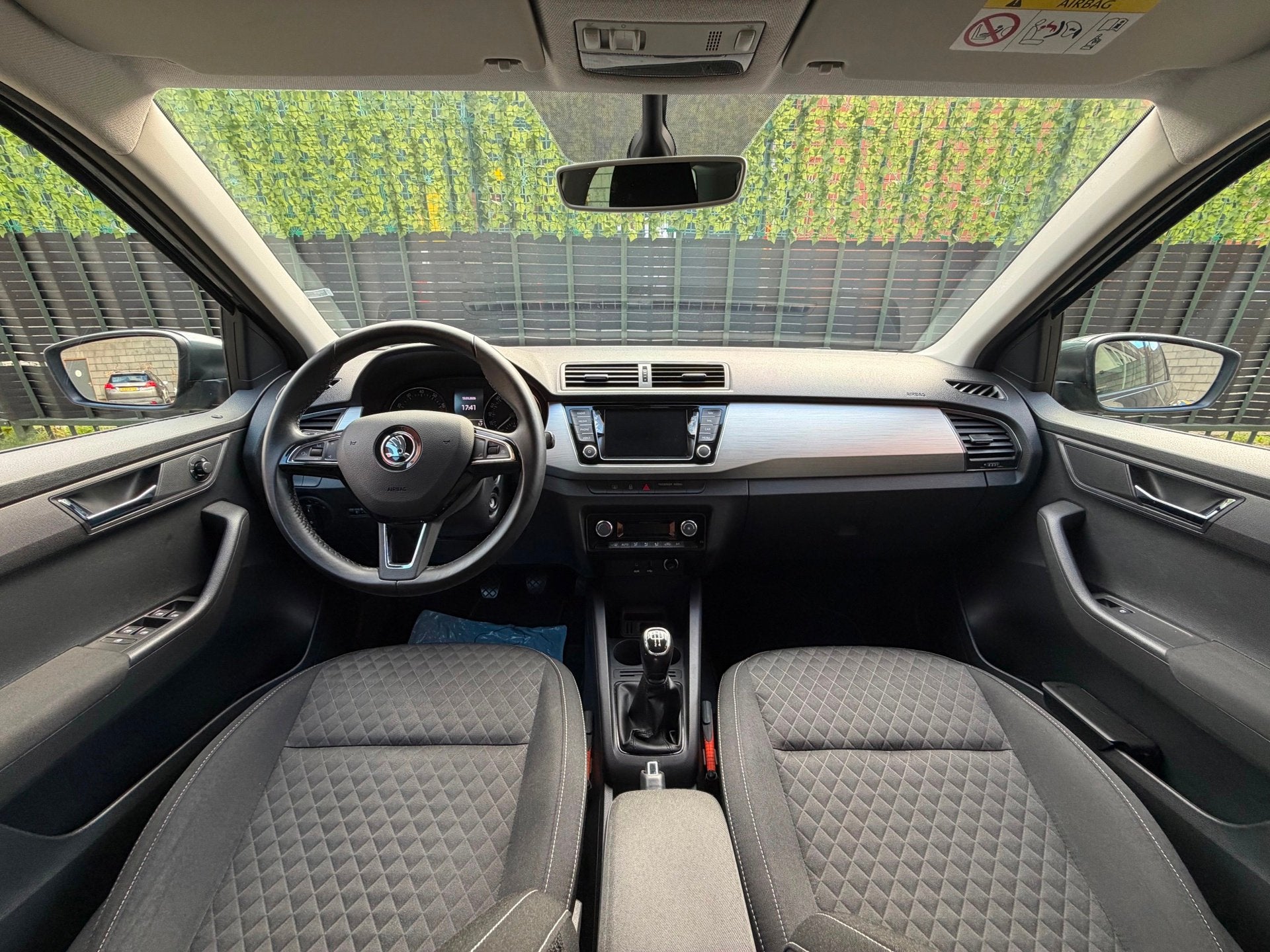 Foto 17 van Skoda Fabia Combi 1.0 TSI Drive grijs 2017 CRUISE|NAVI|NAP