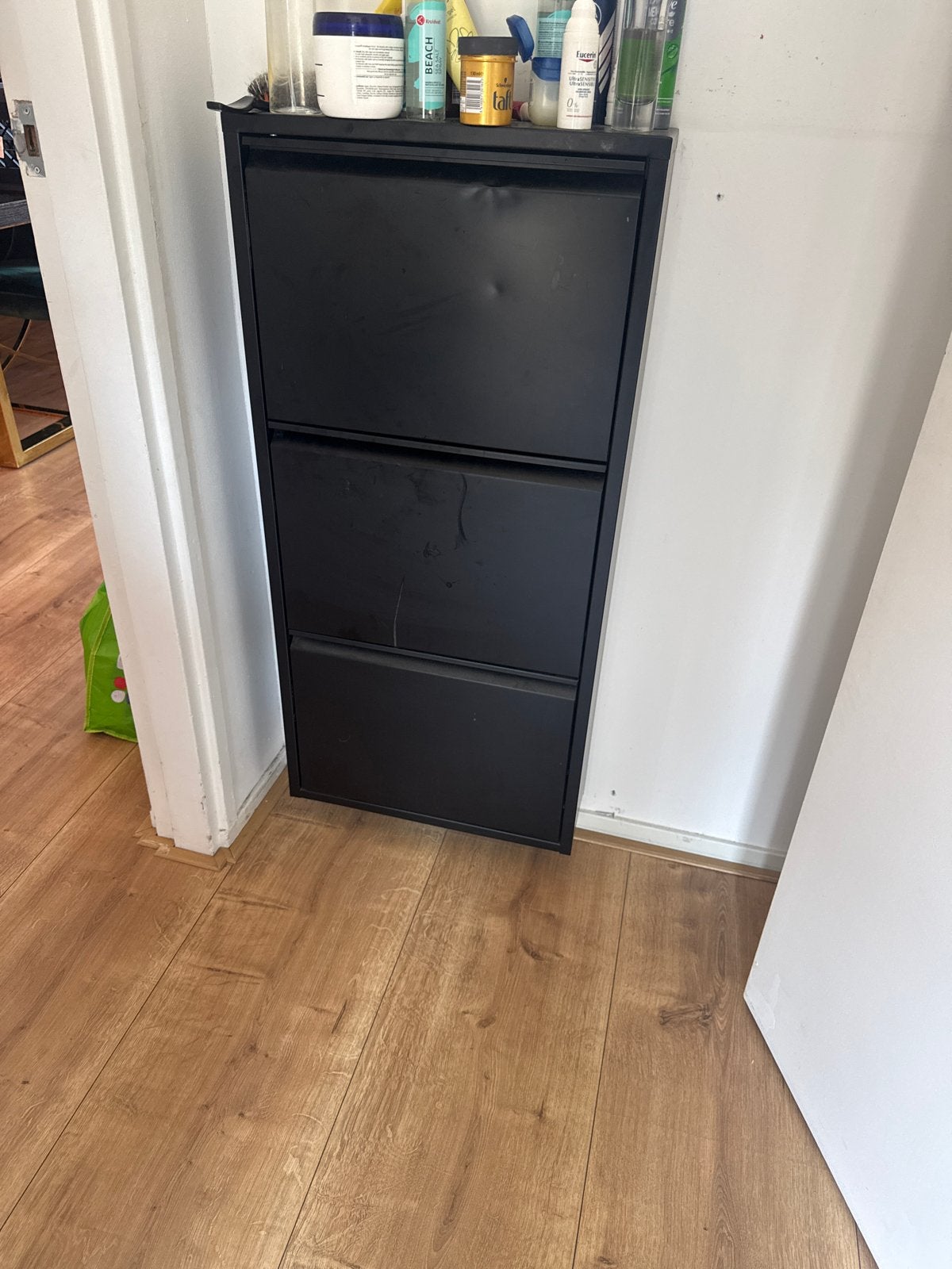 Schoenenkast met lichte deuk, nog prima te gebruiken, Ophalen of Verzenden, Gebruikt
