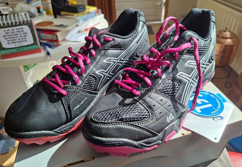 Asics hockeyschoenen dames maat 39,5 Nieuw!, Ophalen of Verzenden, Nieuw, Schoenen