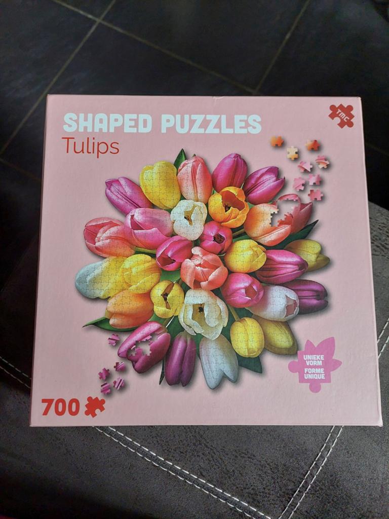Tulips shaped puzzles, Hobby en Vrije tijd, Ophalen of Verzenden, 500 t/m 1500 stukjes