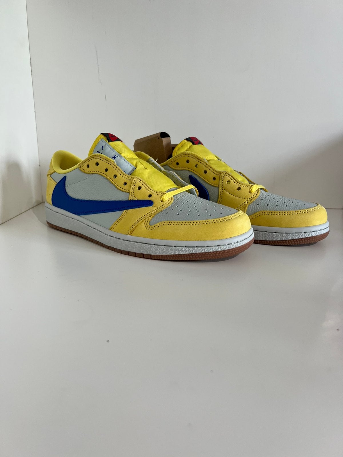 Nike Air Jordan 1 Travis Scott Canary (W), Kleding | Heren, Schoenen, Overige kleuren, ., Nieuw, Ophalen of Verzenden