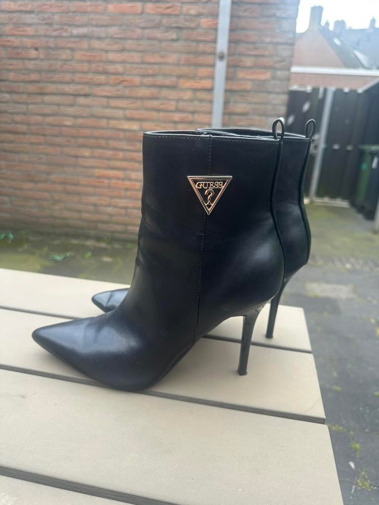 Guess Schoenen/hakken maat 39, Kleding | Dames, Schoenen, Ophalen of Verzenden, Zo goed als nieuw, Zwart