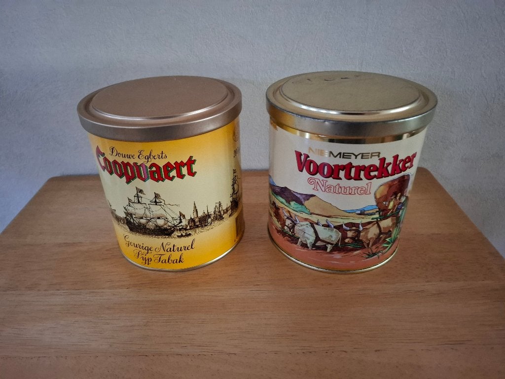 Uit erfenis twee vintage blikken van pijptabak, Ophalen of Verzenden, Gebruikt, Overige