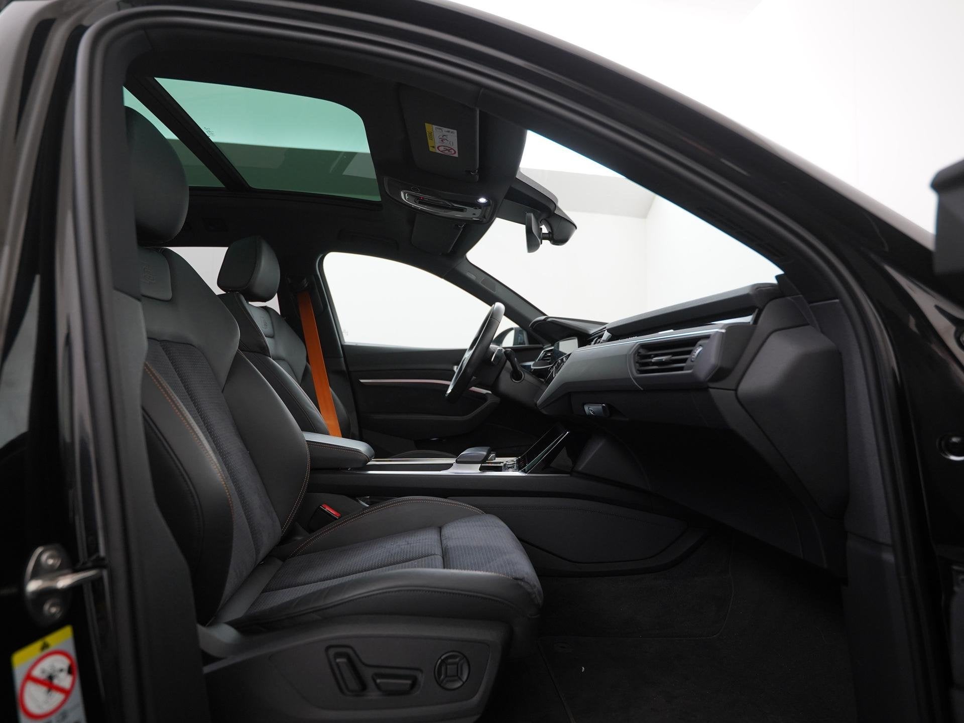 Audi e-tron 55 quattro S-Line Black Edition 95 kWh | SOH 93%, Auto's, Automaat, 12 maanden, 95 kWh, Leder en Stof