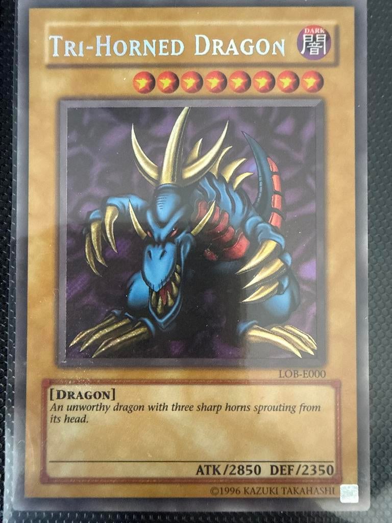 Yu-Gi-Oh! Tri-Horned Dragon LOB-E000, Hobby en Vrije tijd, Verzamelkaartspellen | Yu-gi-Oh!, Gebruikt, Losse kaart, Ophalen of Verzenden