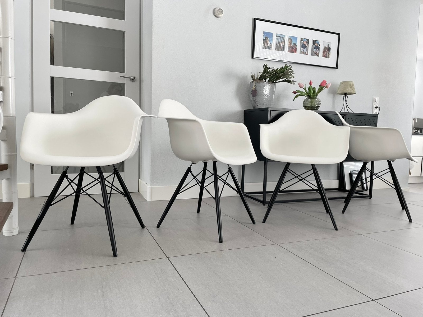 Vitra Eames kuipstoelen wit daw zwart, Vitra, Wit, Ophalen of Verzenden, Zo goed als nieuw