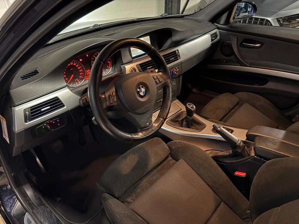 BMW 3-serie 320si PDC NAVI', Auto's, BMW, Gebruikt, Zwart, 4 cilinders, Alcantara
