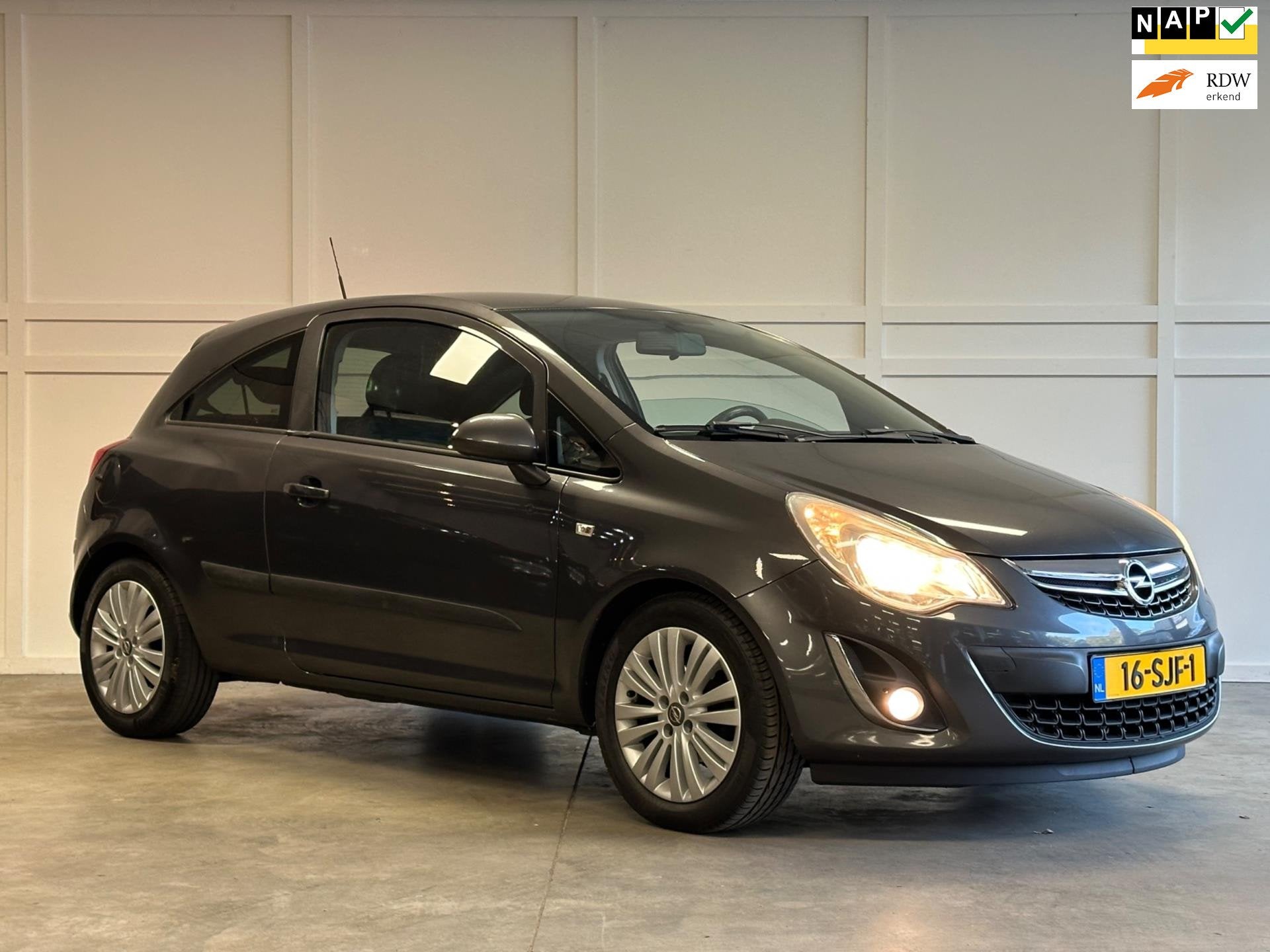 Opel Corsa 1.4-16V Edition / 2011 / Navi / Cruise /, Auto's, Voorwielaandrijving, Euro 5, 4 cilinders, Origineel Nederlands