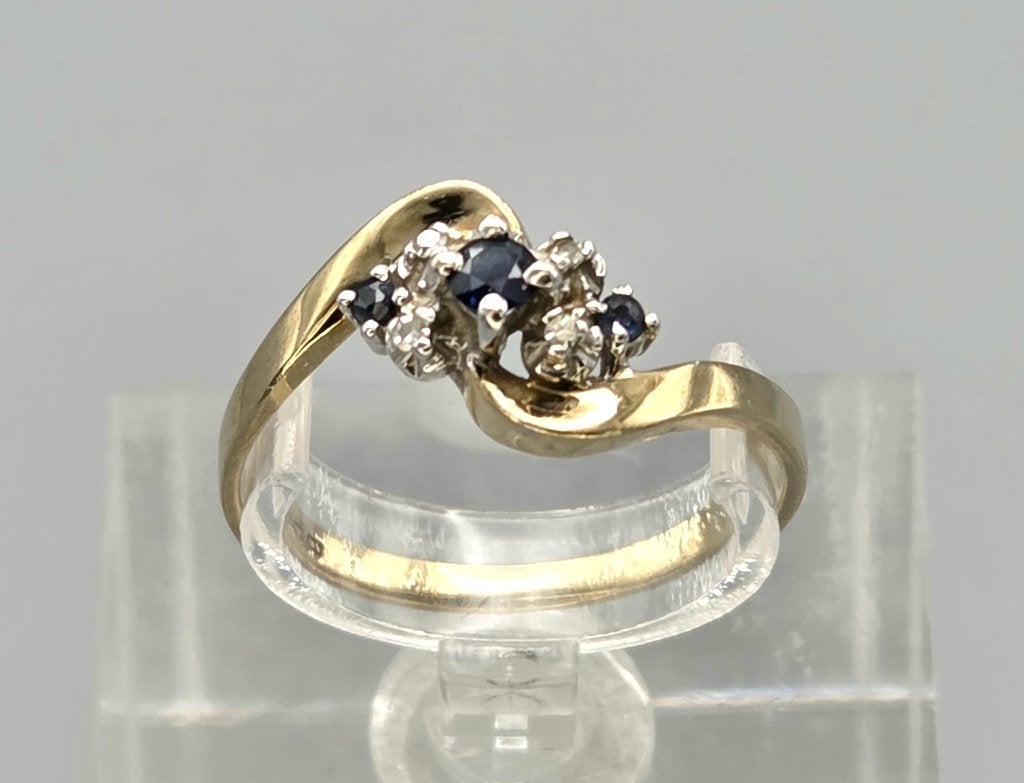 Gouden Vintage bi-color ring saffier en diamant. 2026/482