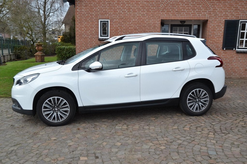 Peugeot 2008 1.2 PureTech Active - Airco - Navigatie+camara, Stof, 1199 cc, 610 kg, Wit