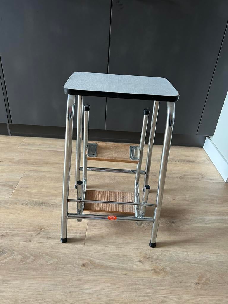 Antiek keuken trapetje, Doe-het-zelf en Verbouw, Ladders en Trappen, Ophalen, Zo goed als nieuw, Minder dan 2 meter