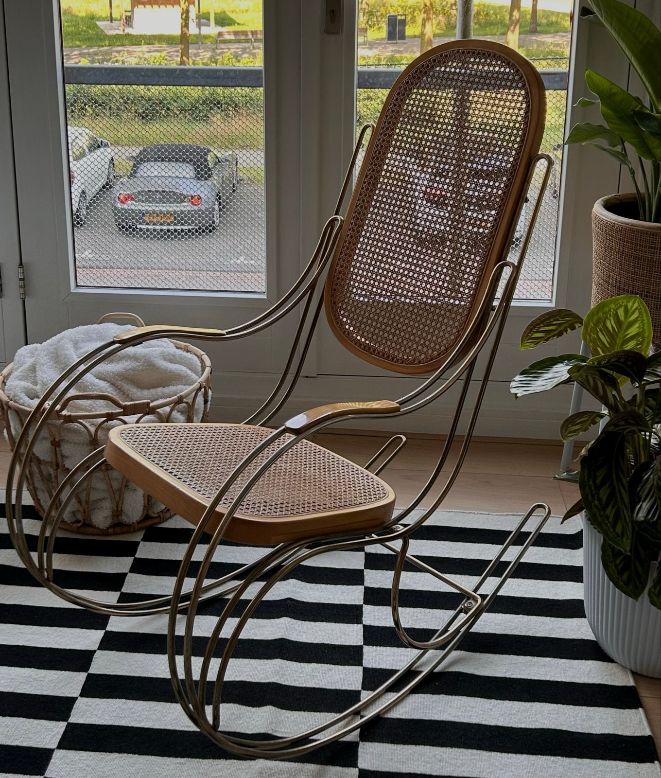 Vintage Design Schommelstoel | Rotan & Metaal, Huis en Inrichting, Stoelen, Ophalen, Bruin, Zo goed als nieuw, Eén