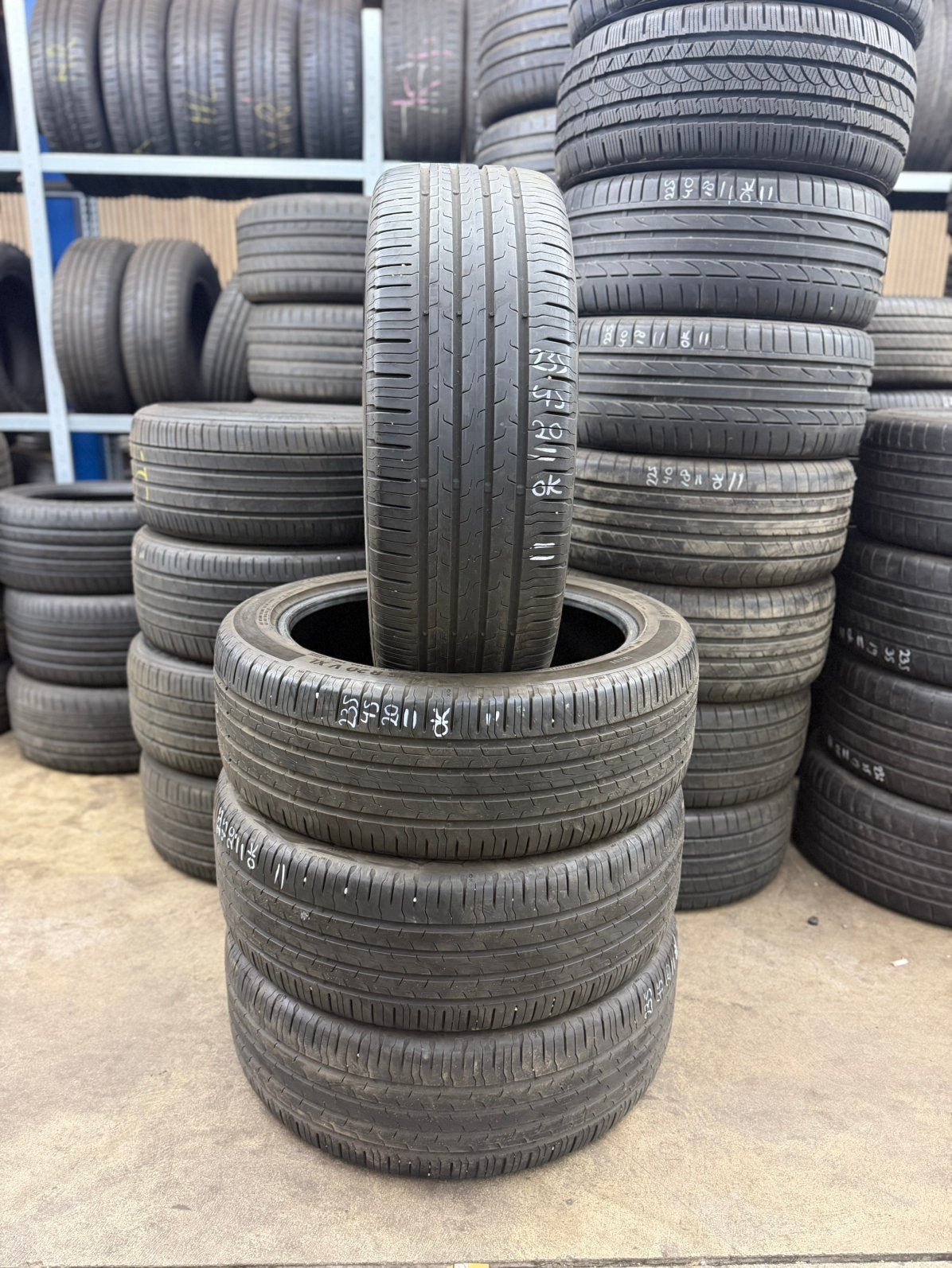 4x 235/45R20 ca6mm Continental zomer €100 pst incl montage, Ophalen, Zomerbanden, Band(en)