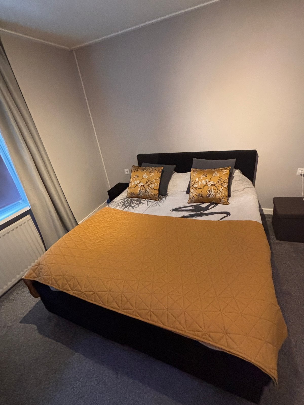 Te koop: 2-persoons boxspring (160x200) – Beter Bed Hengelo, Ophalen, Zwart, Tweepersoons, Zo goed als nieuw