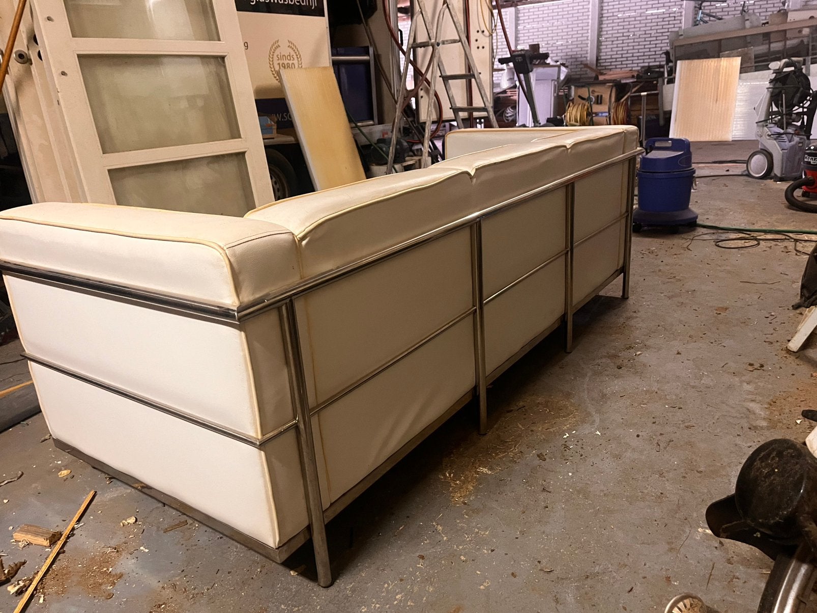 Le Corbusier LC2‑fauteuils, LC2 Petit Modèle., Ophalen, Gebruikt, Metaal