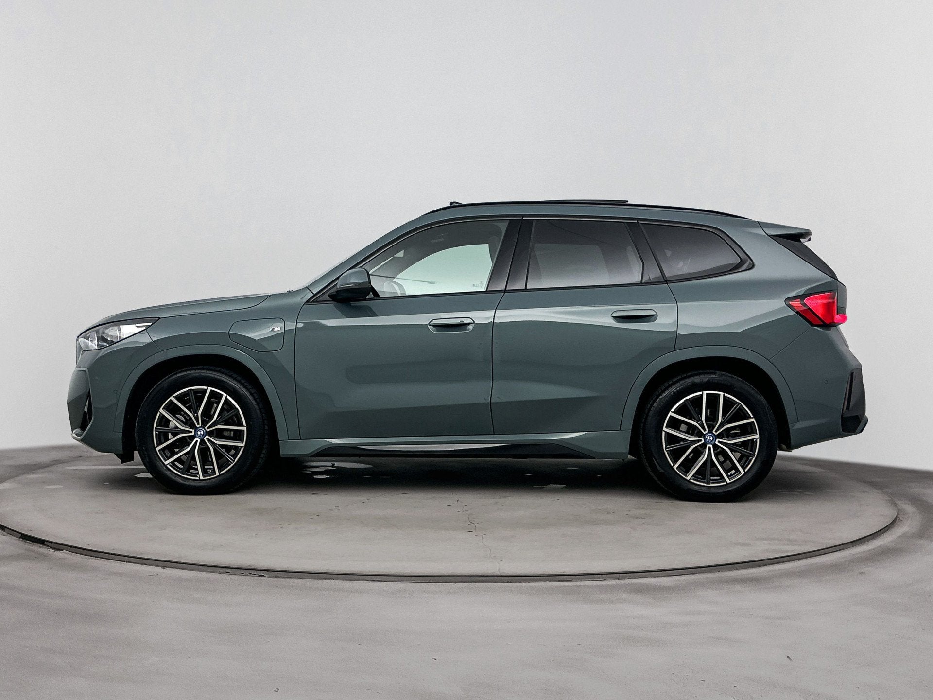 BMW X1 xDrive25e M Sport Automaat / Panoramadak / Sportstoel, Dealer onderhouden, Gebruikt, Bedrijf, Hybride Elektrisch/Benzine