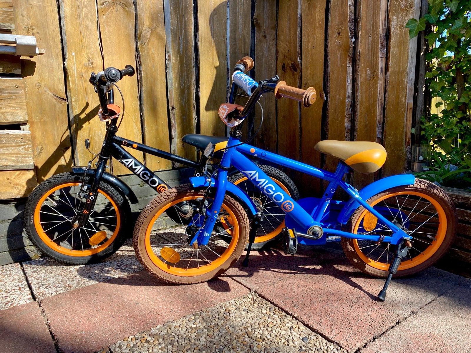 Amigo 16 inch fiets blauw-oranje, Ophalen, Gebruikt, Terugtraprem, 16 tot 20 inch