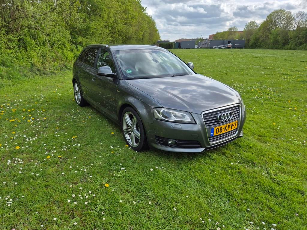 Audi A3 2.0 TDI Sportback 103KW AUT 2010 Grijs, 730 kg, Zwart, 4 cilinders, Leder en Stof