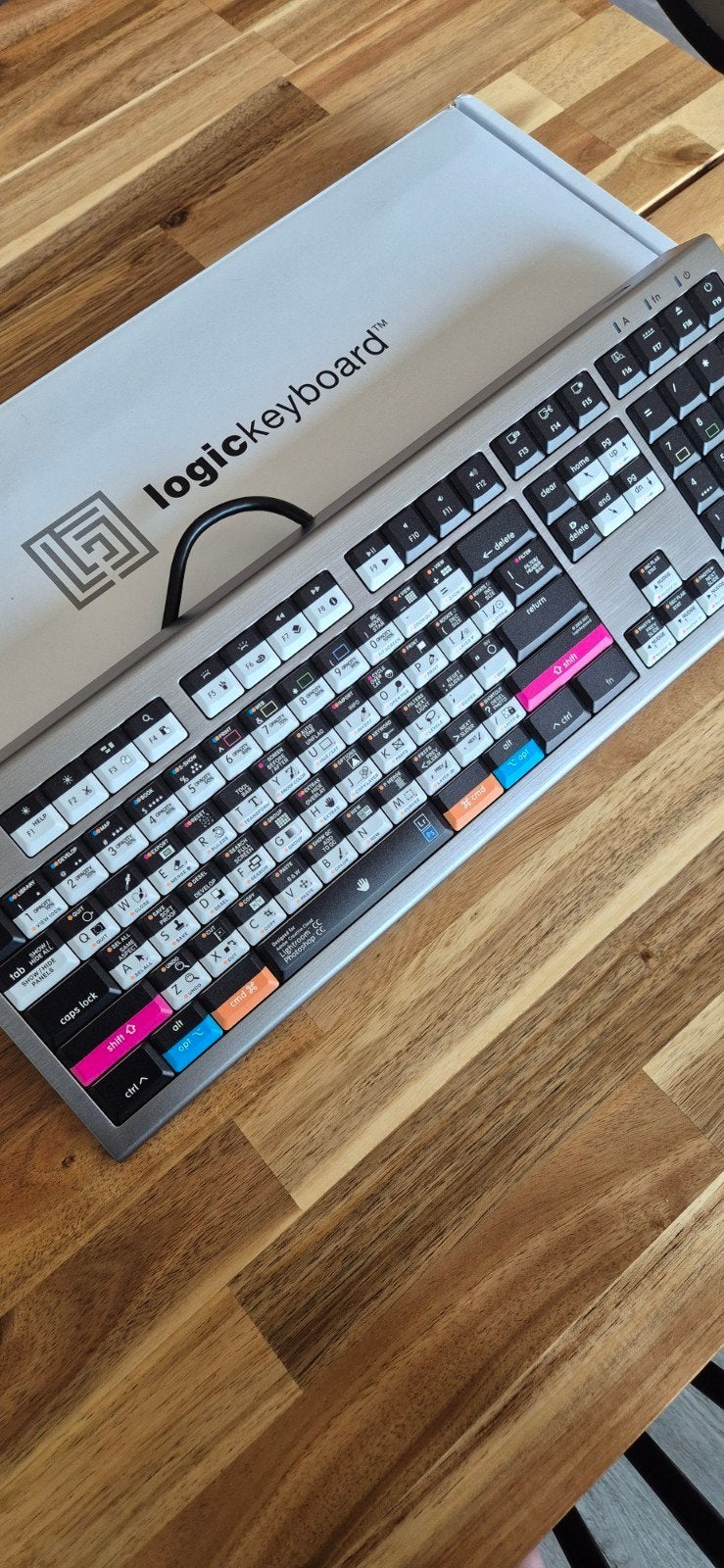 LogicKeyboard Adobe Creative Cloud Apple Toetsenbord, Computers en Software, Multimediatoetsen, Zo goed als nieuw, Qwerty, Bedraad