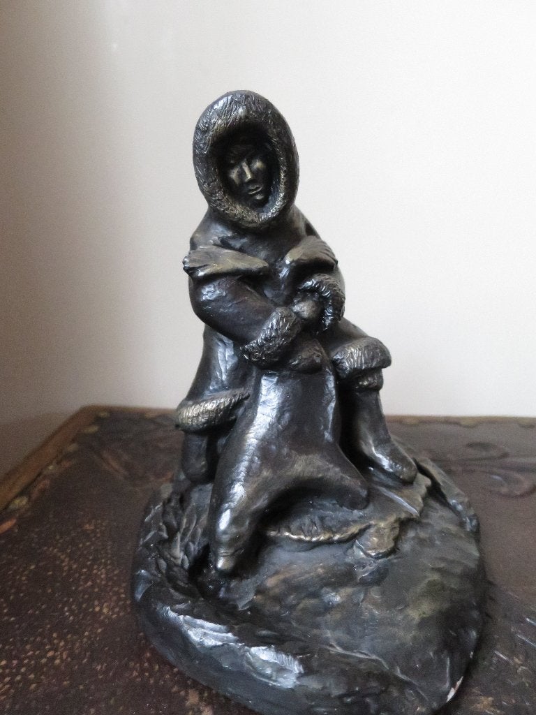 MOOI BEELD VAN EEN ESKIMO UIT MASSIEF GIPS 21/17 CM, Antiek en Kunst, Ophalen of Verzenden