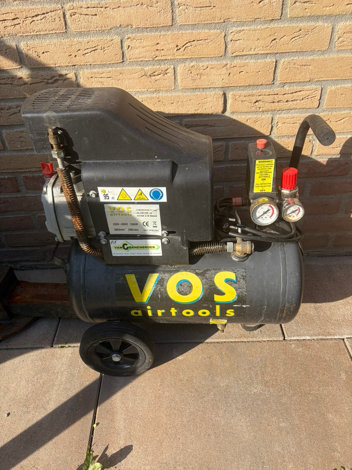 Compressor nu ophalen, Doe-het-zelf en Verbouw, Compressors, 100 liter of meer, Ophalen of Verzenden, Zo goed als nieuw, Minder dan 200 liter/min