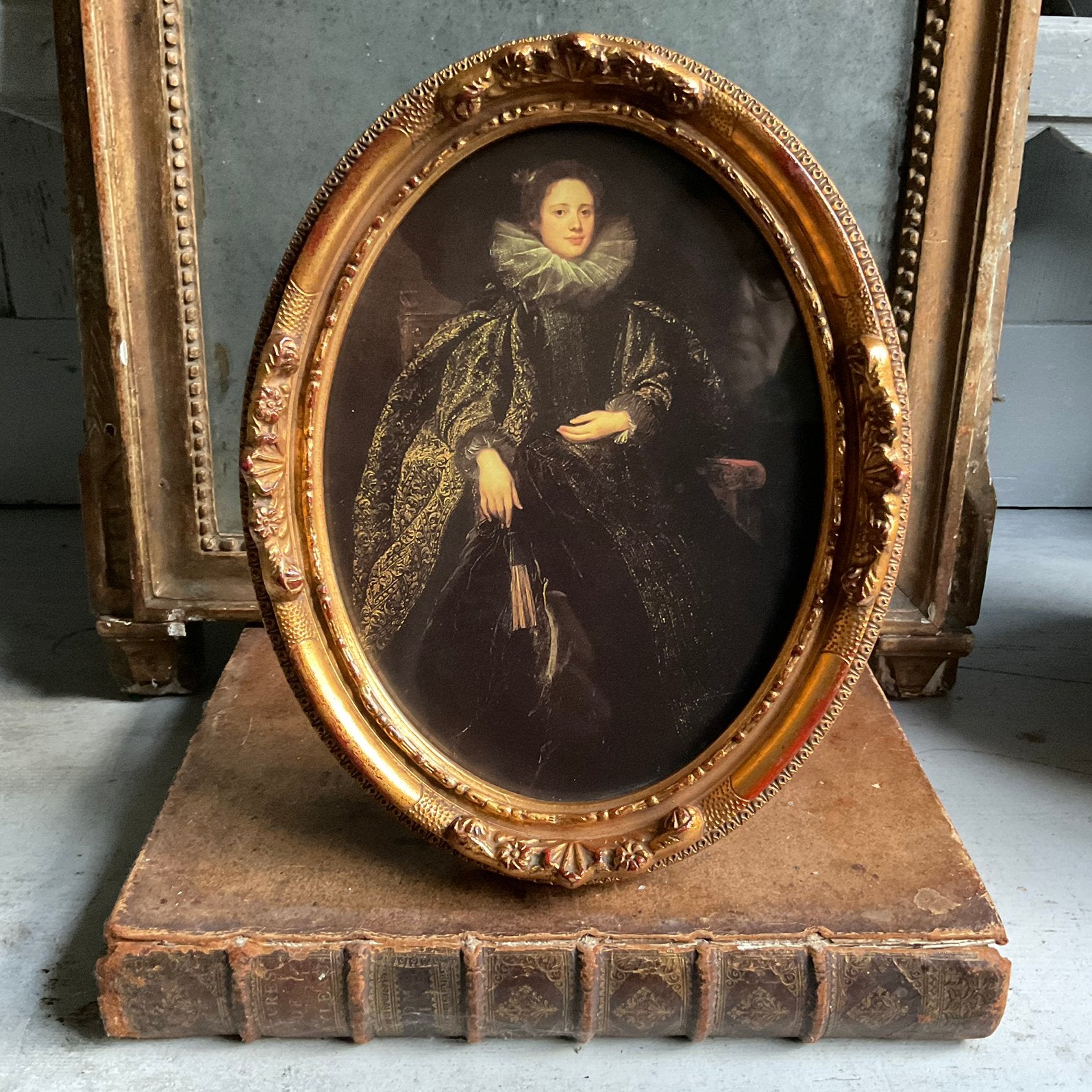 Goudkleurige lijst *tres jolie Duiven*, Verzenden