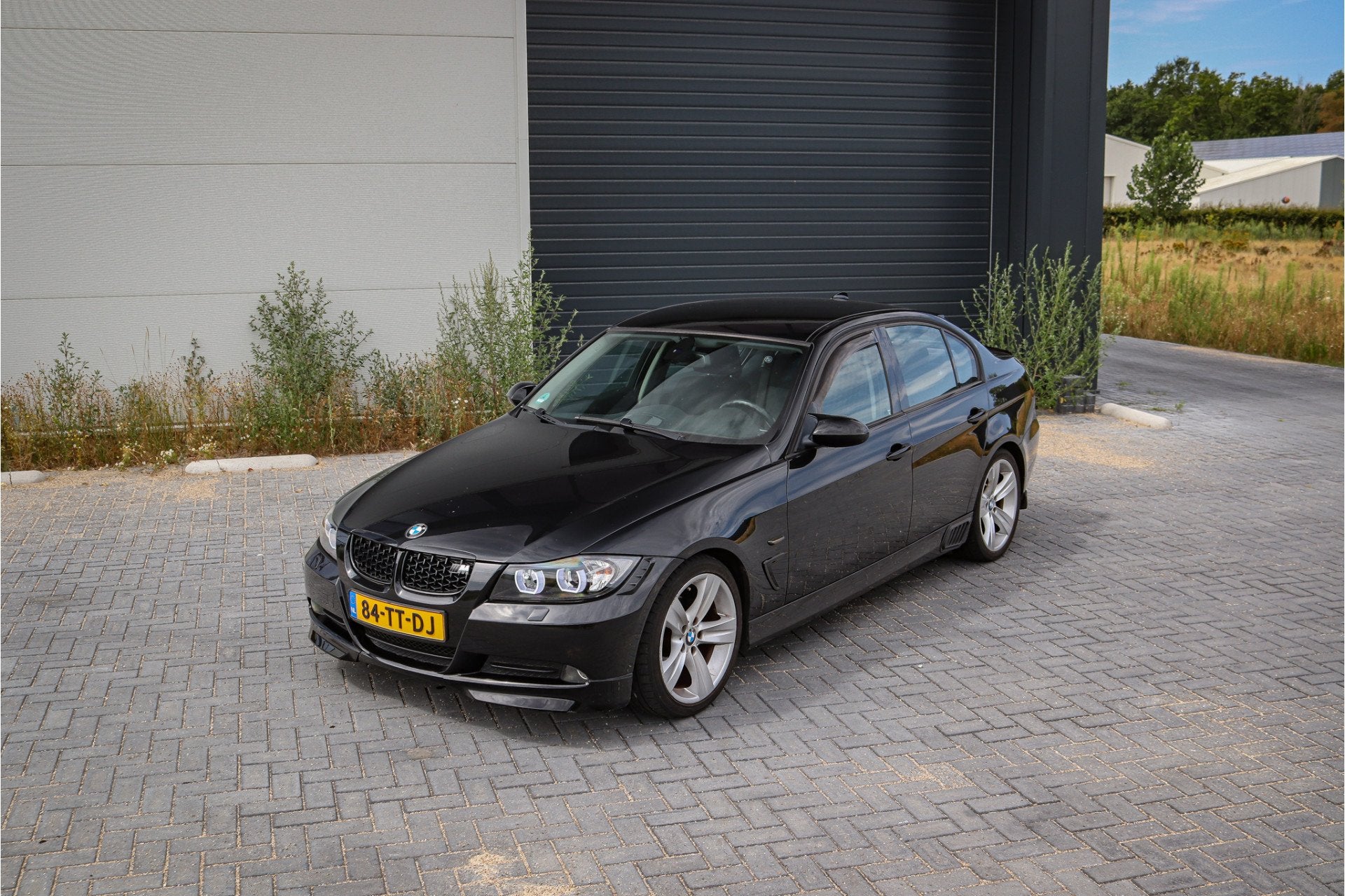 BMW 3 Serie 318i High Executive LED Navi Climate PDC Inruilk, Achterwielaandrijving, 4 cilinders, Zwart, Handgeschakeld