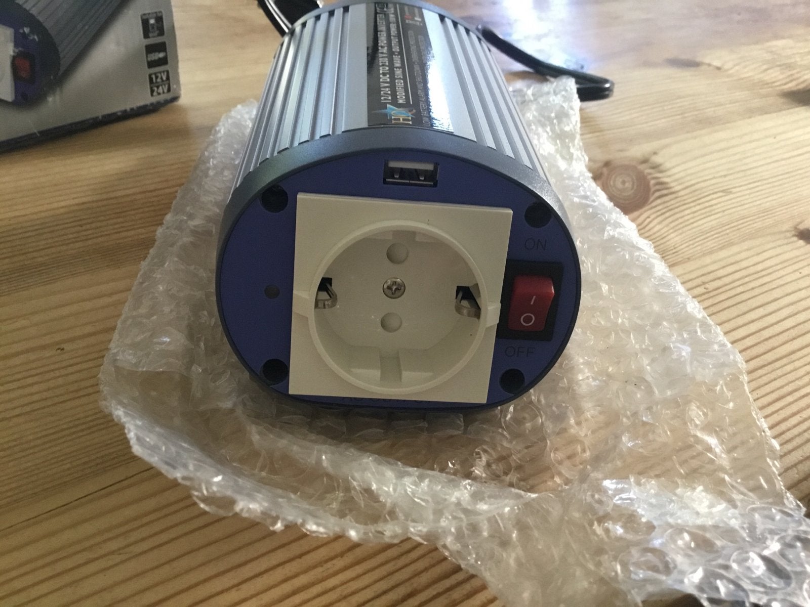 Foto 3 van HQ Power Onvormer 150W met USB-uitgang