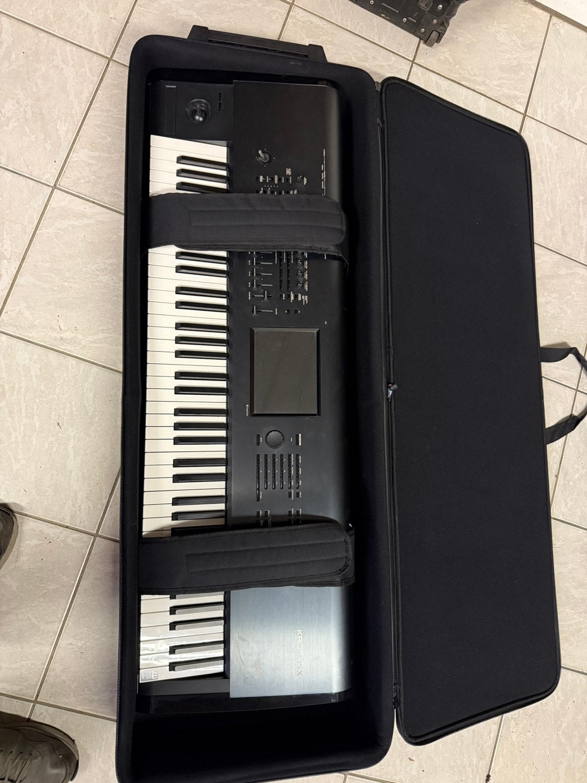 Korg kronos x73 met gator case, Muziek en Instrumenten, Ophalen, Zo goed als nieuw, 76 toetsen, Korg