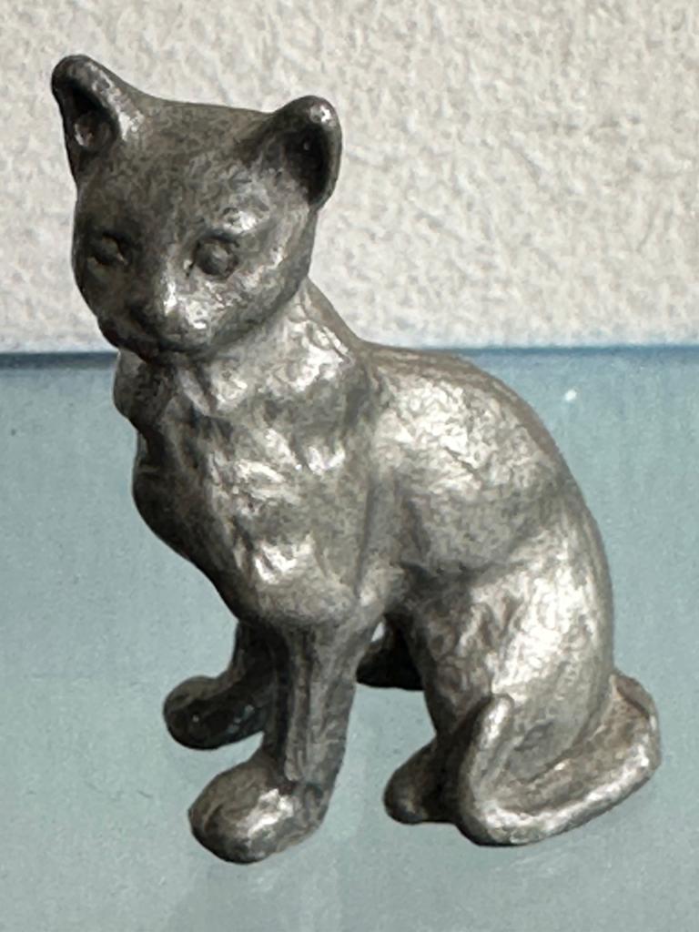 Oud tinnen  Poes / kat beeldje 3.5 cm, Ophalen of Verzenden, Gebruikt, Dier