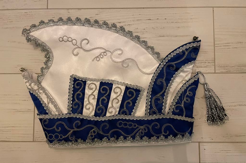 Steekmuts maat 63 prins carnaval prinsenmuts, Ophalen of Verzenden, Zo goed als nieuw