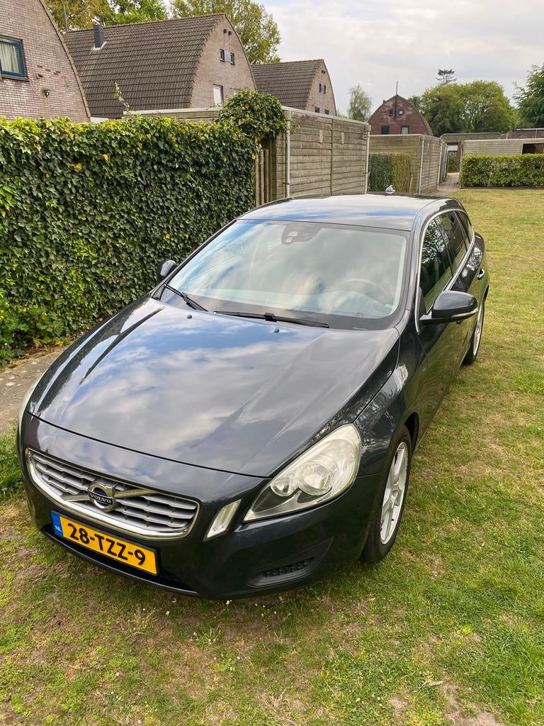 Volvo V60 T3 Momentum 150pk 2012 Nieuwe APK 31-05-2027, Voorwielaandrijving, 1596 cc, 4 cilinders, Origineel Nederlands