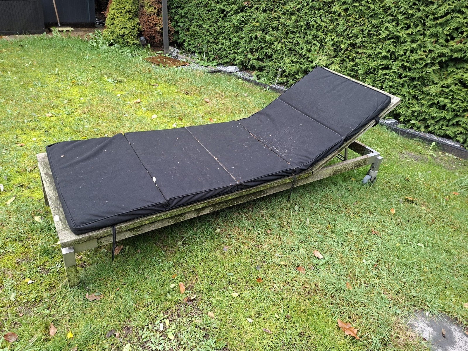 Teakhouten lounge zonnebed met kussen, Tuin en Terras, Ophalen, Gebruikt, Teakhout, Verrijdbaar