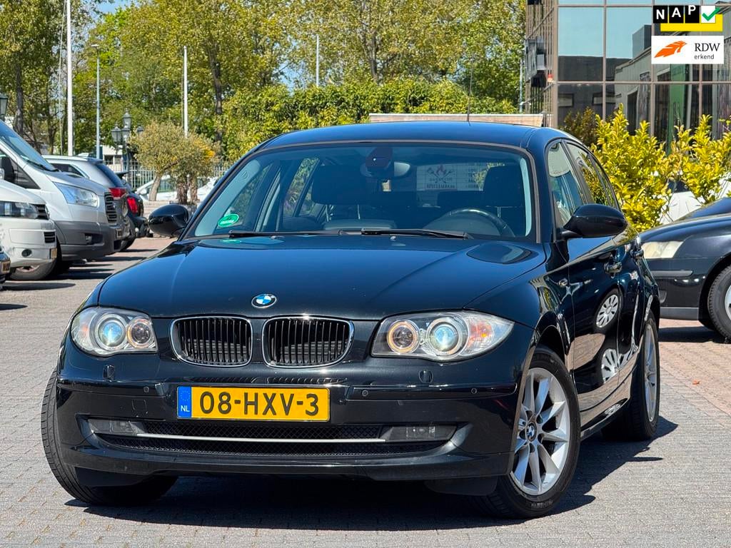 BMW 1-serie 118i Business Line | Automaat | Navigatie scherm, Achterwielaandrijving, Zwart, Euro 4, 1275 kg