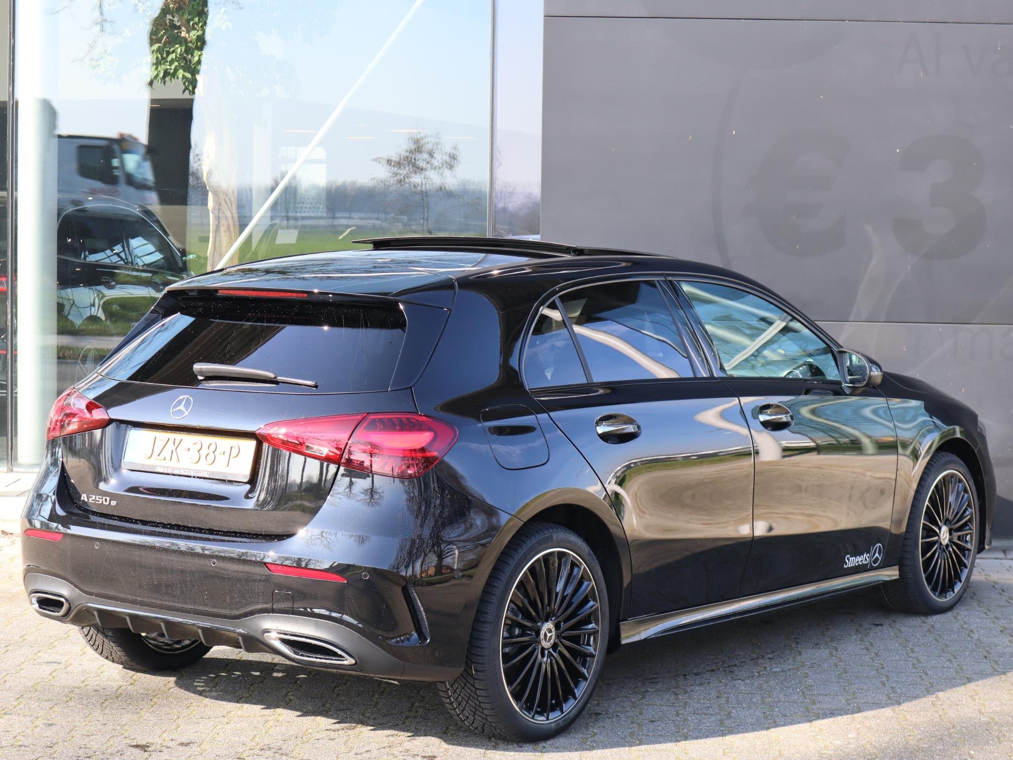 Mercedes-Benz A-klasse 250 e Business Solution AMG, Auto's, Dealer onderhouden, 4 cilinders, Zwart, Bedrijf