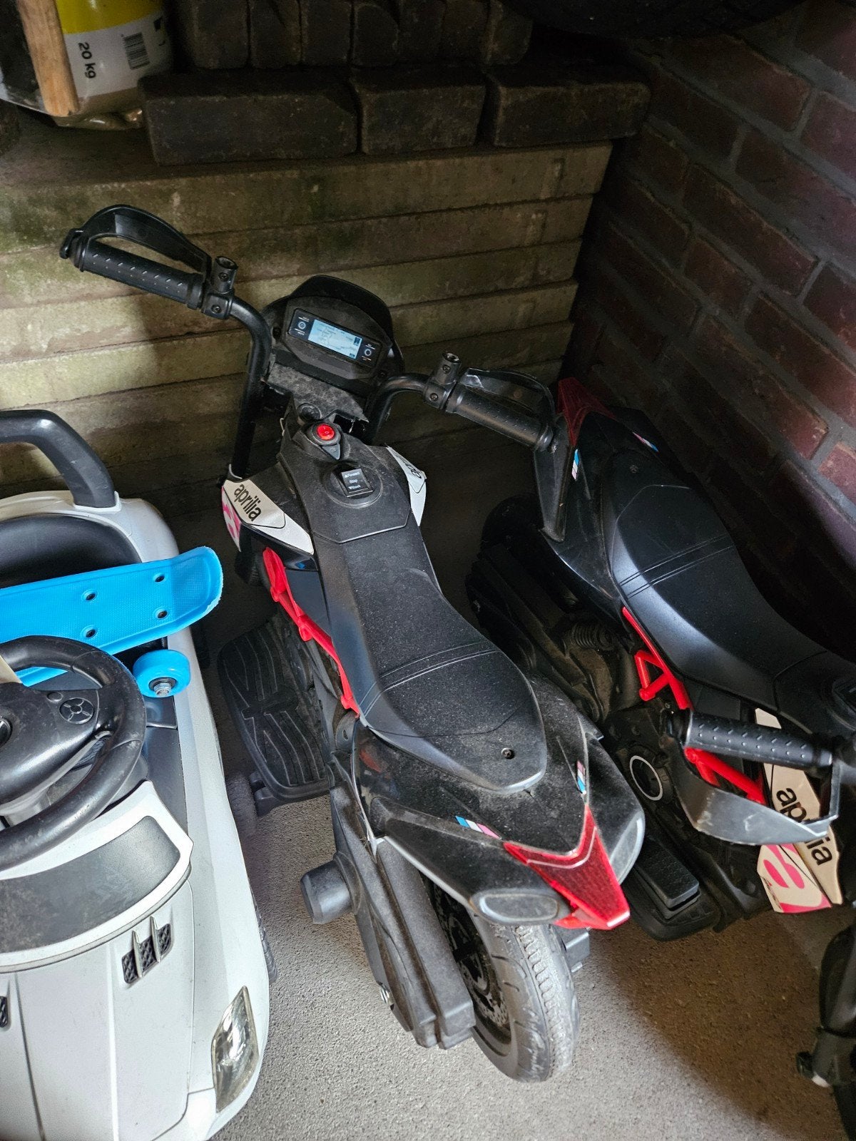 2 gebruikte kindermotors met laders, max 3km/u, Ophalen, Gebruikt