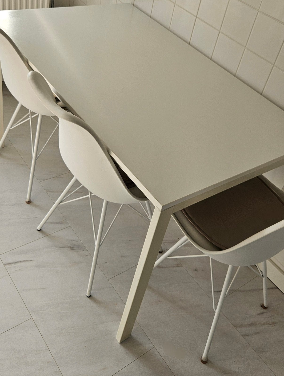 Tafel met 3 stoelen, Ophalen
