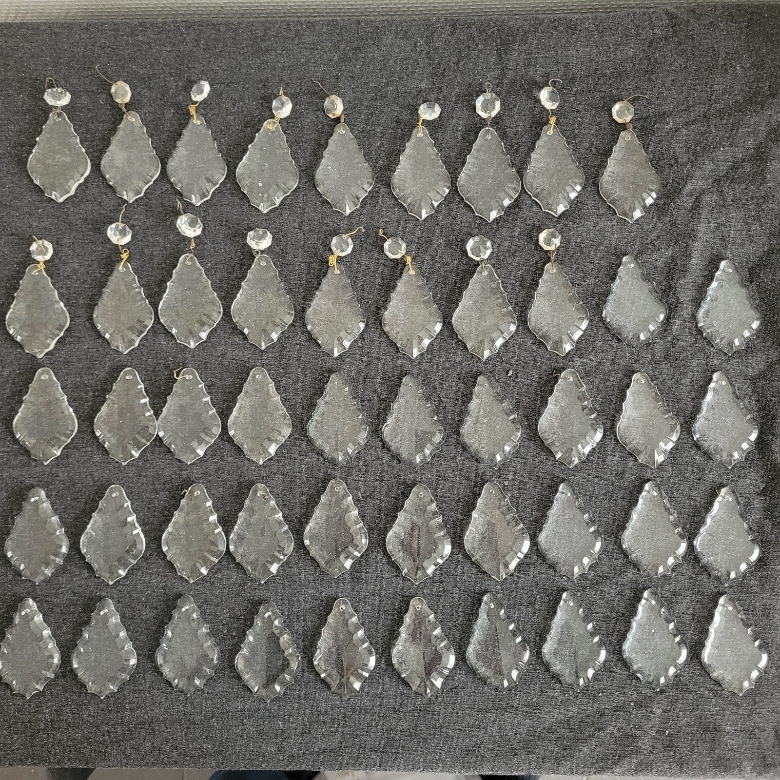 Partij 48 pegels diamant bladvorm onderdelen kroonluchter, Ophalen of Verzenden, Gebruikt, Glas