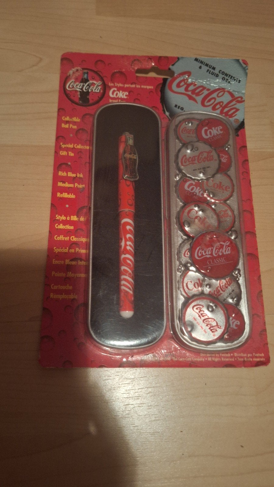 Coca-Cola balpen in geschenkblik met dopjes, Ophalen, Nieuw, Gebruiksvoorwerp
